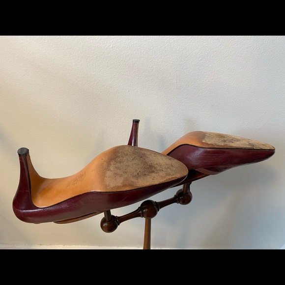 Vintage 1970s Two Toned Burgundy Pump - Picture 6 of 6